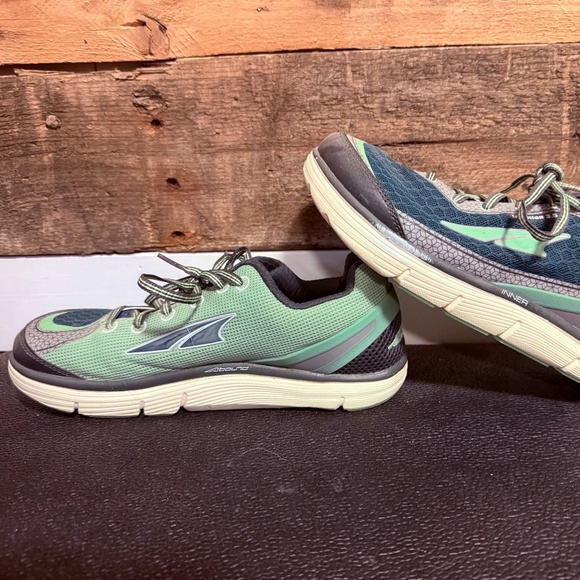 Altra Shoes - NWOT Altra running shoes
